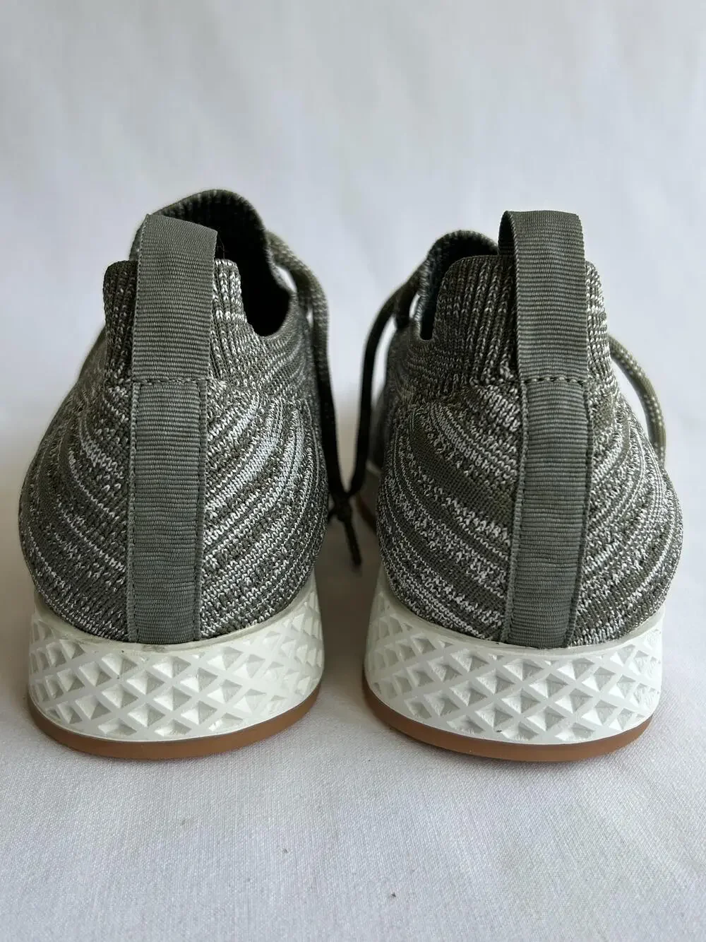 J/Slides Urban Sport Shoes Womens Size 7.5 Khaki 2 Tone Knit Sneakers Casual